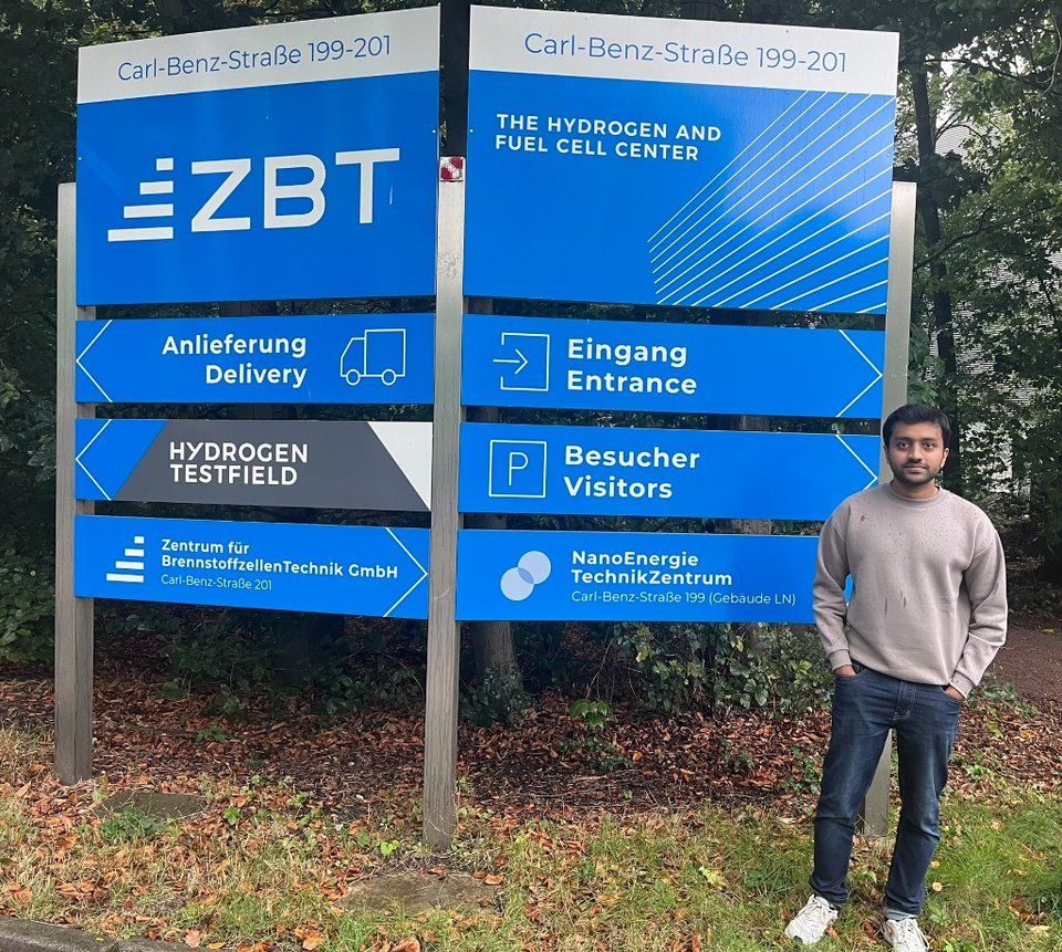 The ZBT sign at Carl-Benz-Straße, Duisburg, with boards for the Hydrogen and Fuel Cell Center, delivery, entrance and visitors.